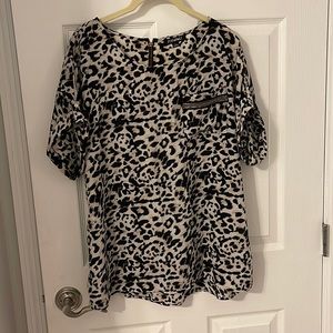 Beautiful Roz & Ali top! Great for work, or any night out!